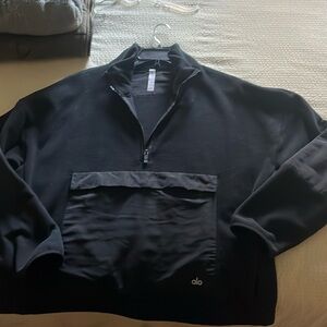 Alo size large black pullover fleece sweatshirt.
